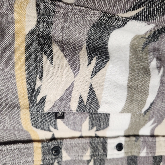 JUNK FOOD long sleeve button down shirt/shacket/ NWT /XXL/Aztec print - Picture 5 of 6